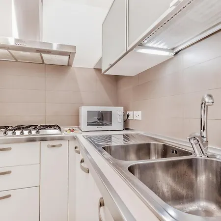 Trastevere House 24 *